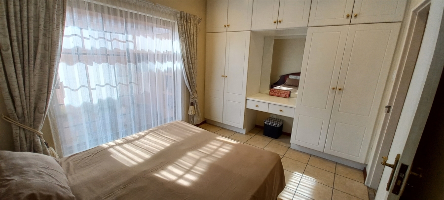 5 Bedroom Property for Sale in Bonnievale Western Cape